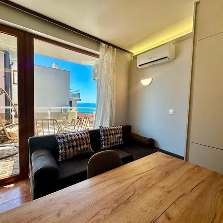 Comfortable 2 Bedroom In Sirena By Menada Apartmán